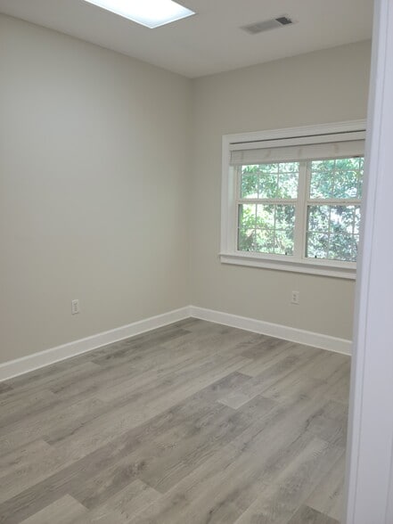 More Photos Of 1007 Weatherstone Pky, Woodstock Office For Lease