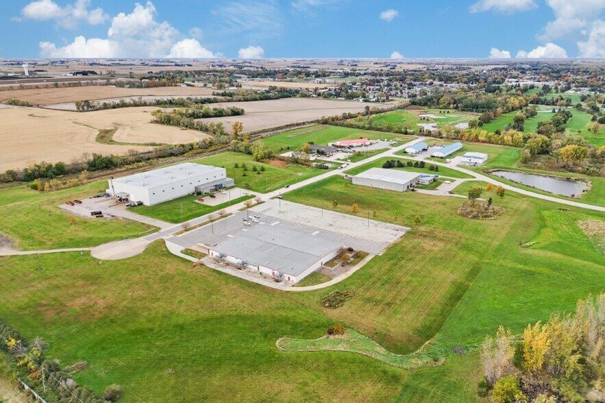 More Photos Of 1919 SW 8th St SW, Waverly Manufacturing For Sale