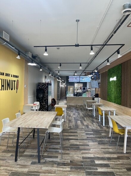 More Photos Of 809 N 2nd St, Philadelphia Storefront Retail Office For Sale