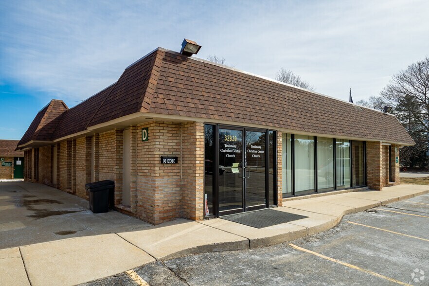 More Photos Of 32910 W 13 Mile Rd, Farmington Hills Medical For Sale