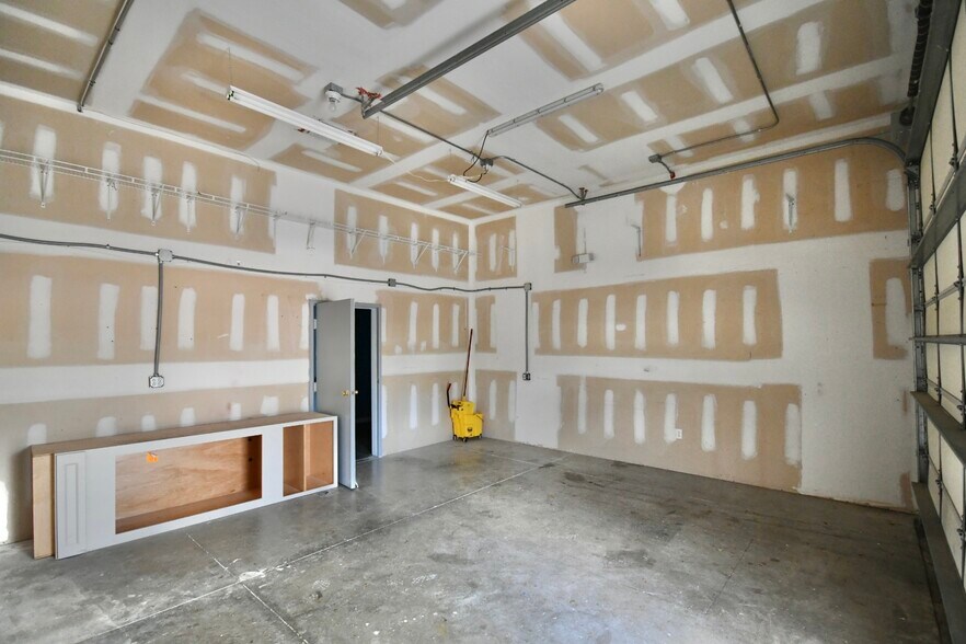 More Photos Of 17218 Toledo Blade Blvd, Port Charlotte Unknown For Lease