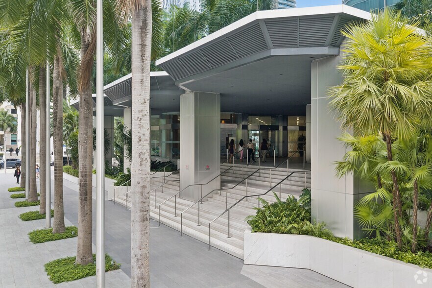 More Photos Of 1221 Brickell Ave, Miami Coworking Space