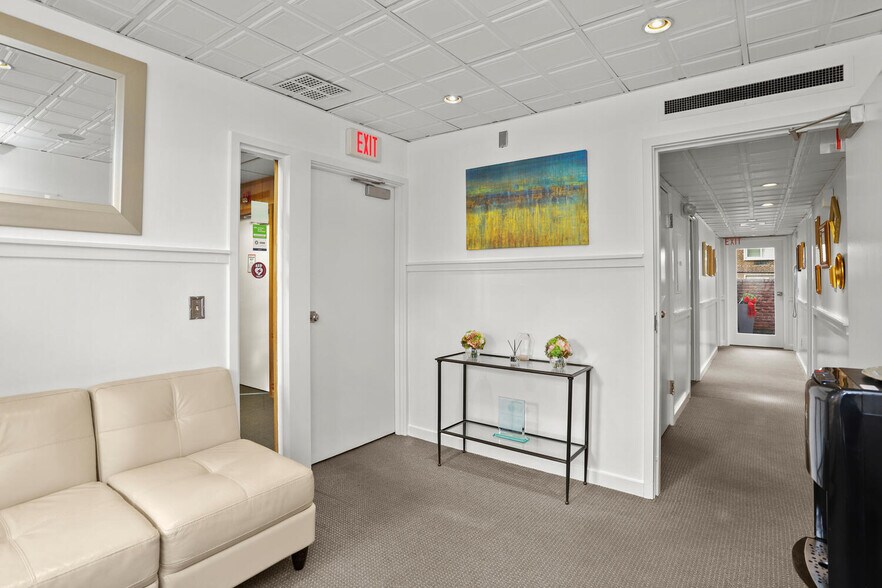 More Photos Of 10 Berkeley St, Norwalk Medical For Lease