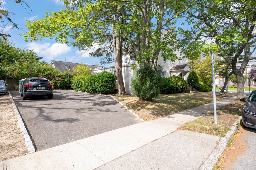 More Photos Of 1553 Broadway, Hewlett Office For Lease