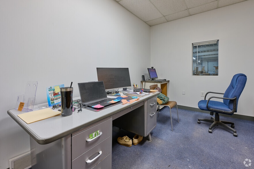 More Photos Of 107 Norris Dr, Rochester Warehouse For Lease