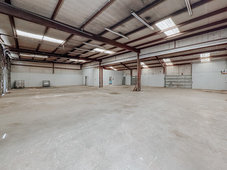 More Photos Of 932 Phife Rd, Corsicana Warehouse For Sale