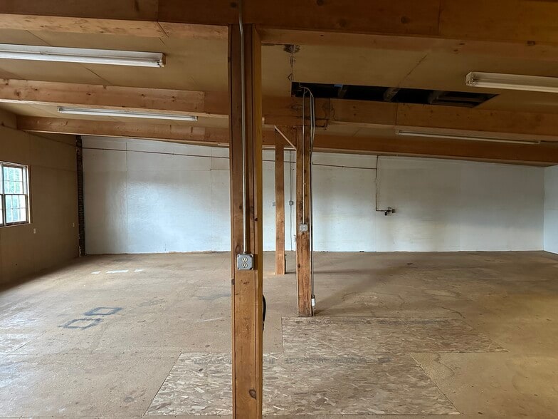 More Photos Of 55 N Cedar St, Lititz Showroom For Lease