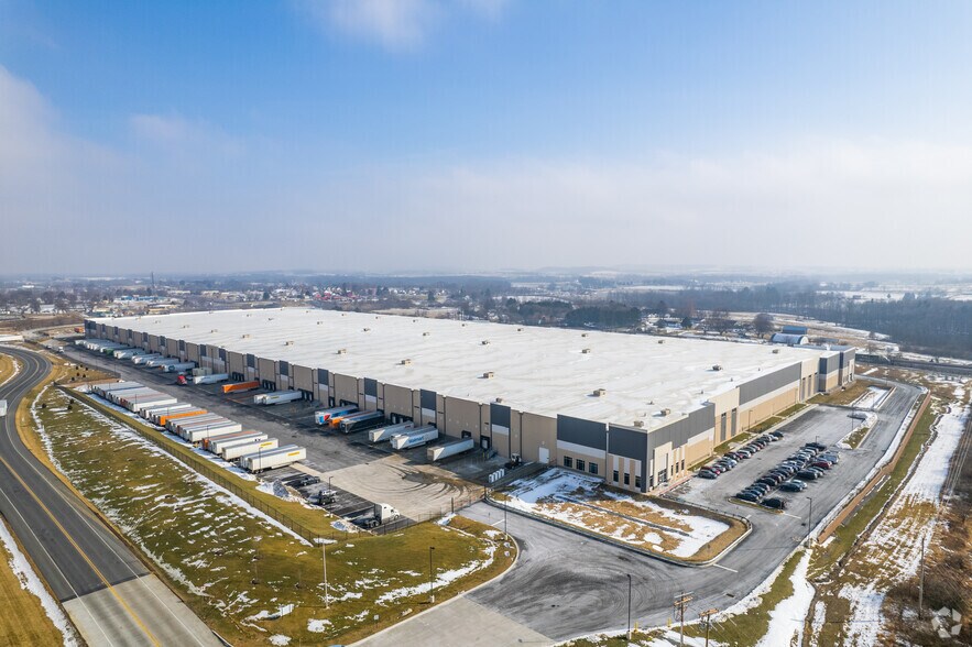 More Photos Of 20 Martha Dr, Bethel Warehouse For Lease