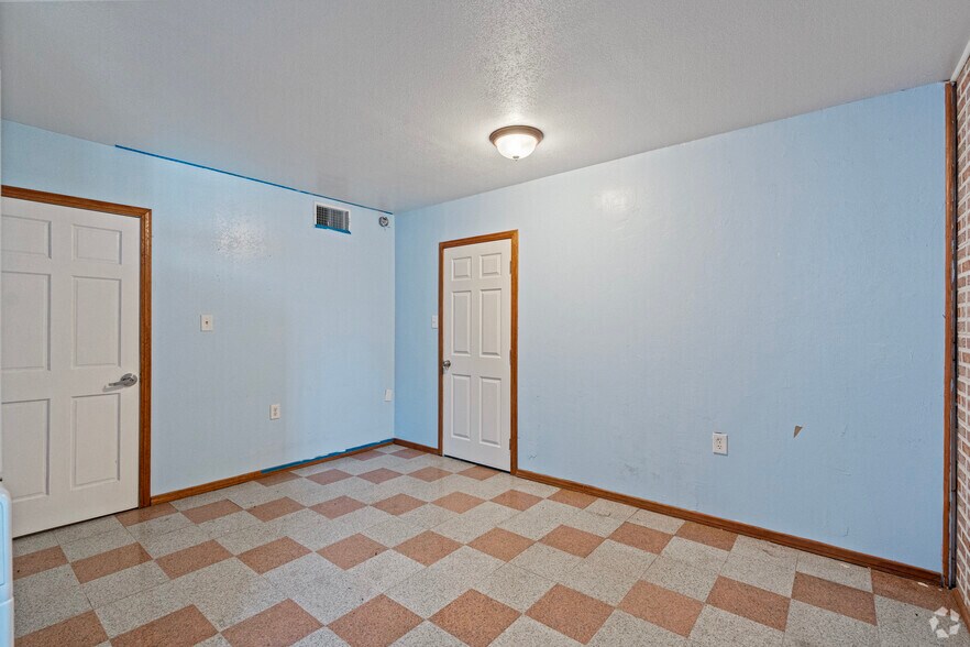More Photos Of 540 S Crocker St, Los Angeles Industrial For Sale
