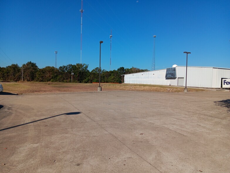More Photos Of 9230 N Highway 6, Navasota Freestanding For Sale