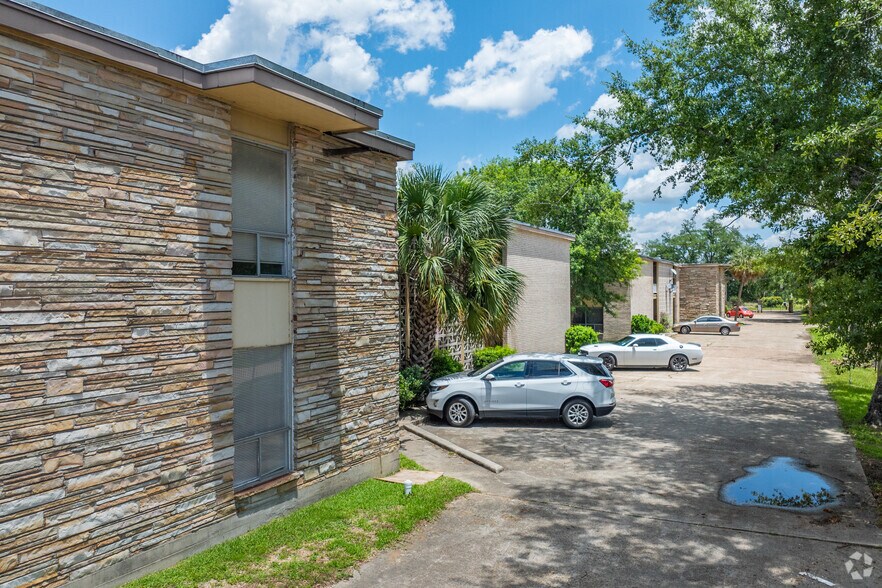 More Photos Of 1500 Link Ave, Orange Apartments For Sale