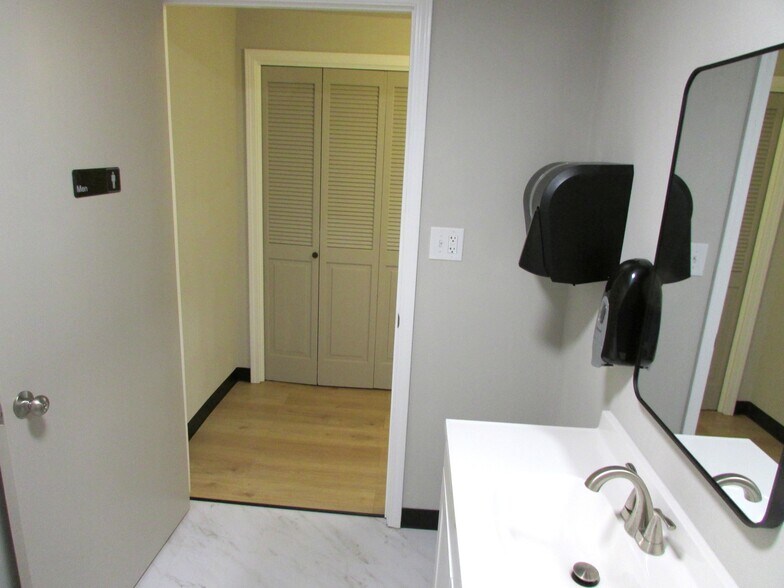 More Photos Of 1907 N 11th St, Muskogee Office For Lease
