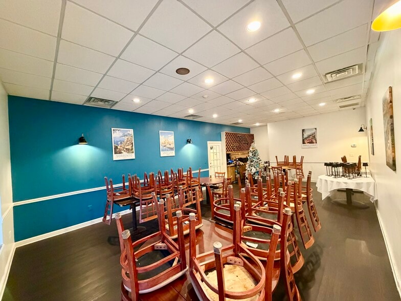 More Photos Of 136-154 Rifle Camp Rd, Woodland Park General Retail For Sale