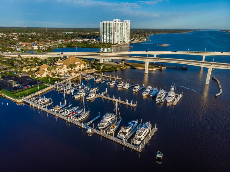 More Photos Of 861 Ballough Rd, Daytona Beach Restaurant For Lease