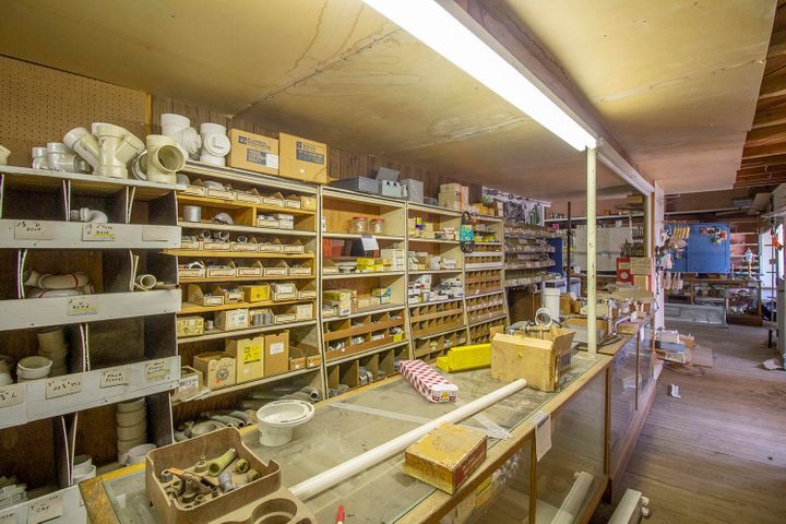 More Photos Of 155 W Main St, Aguilar Storefront Retail Office For Sale