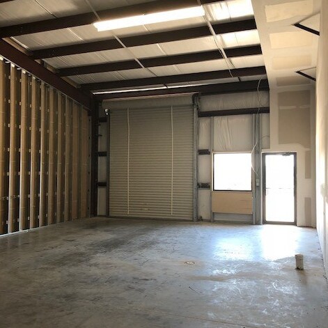 More Photos Of 5929 Bardet St, Pearland Warehouse For Lease
