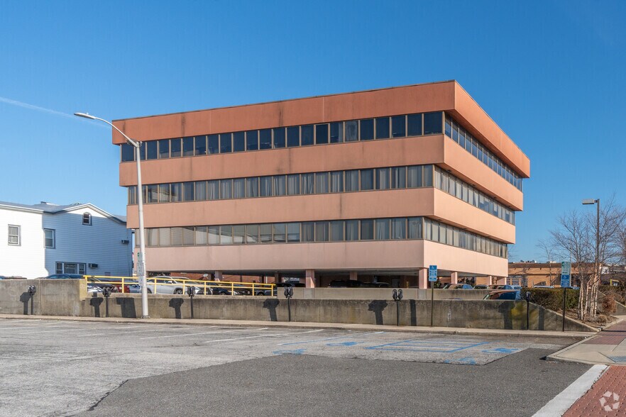 More Photos Of 36 Lincoln Ave, Rockville Centre Office For Sale