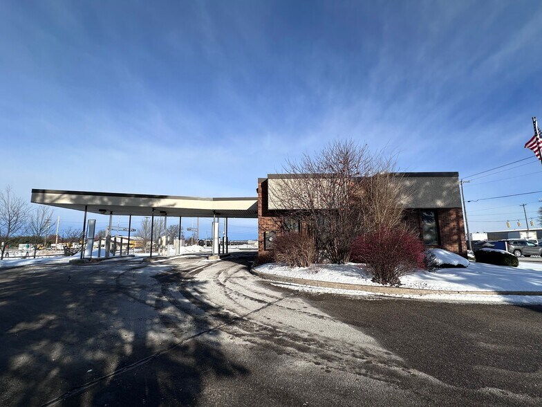 More Photos Of 1219 N Mitchell St, Cadillac Bank For Lease