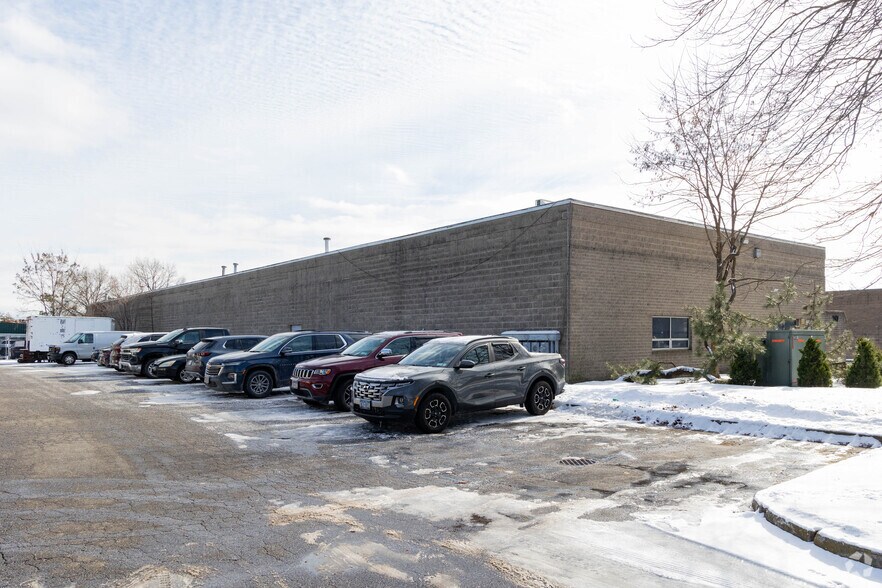 More Photos Of 217 Knickerbocker Ave, Bohemia Warehouse For Lease