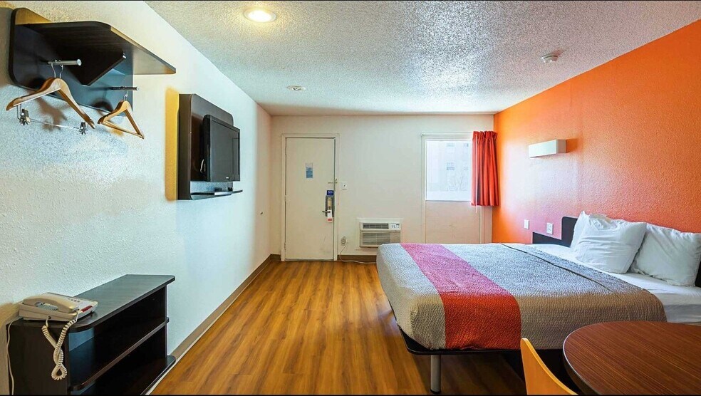 More Photos Of 3400 NW Jefferson St, Blue Springs Hotel For Sale