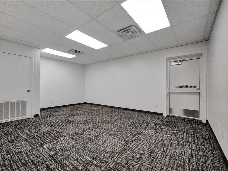 More Photos Of 3804 South St, Nacogdoches Warehouse For Sale