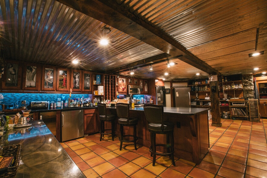 More Photos Of 114-116 17th Ave S, Nashville Office For Sale