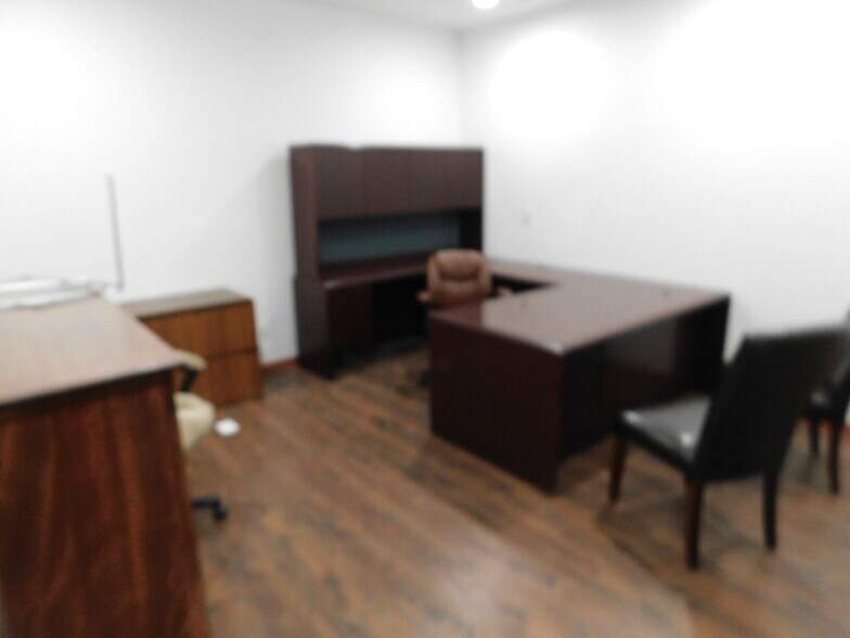 More Photos Of 68 W Main St, Danville Office For Lease