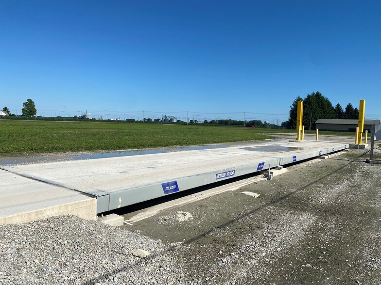 More Photos Of 2703 W 9th St, Marion Industrial For Lease