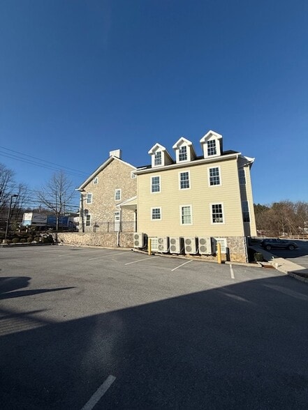 More Photos Of 433 Lancaster Ave, Malvern Medical For Lease