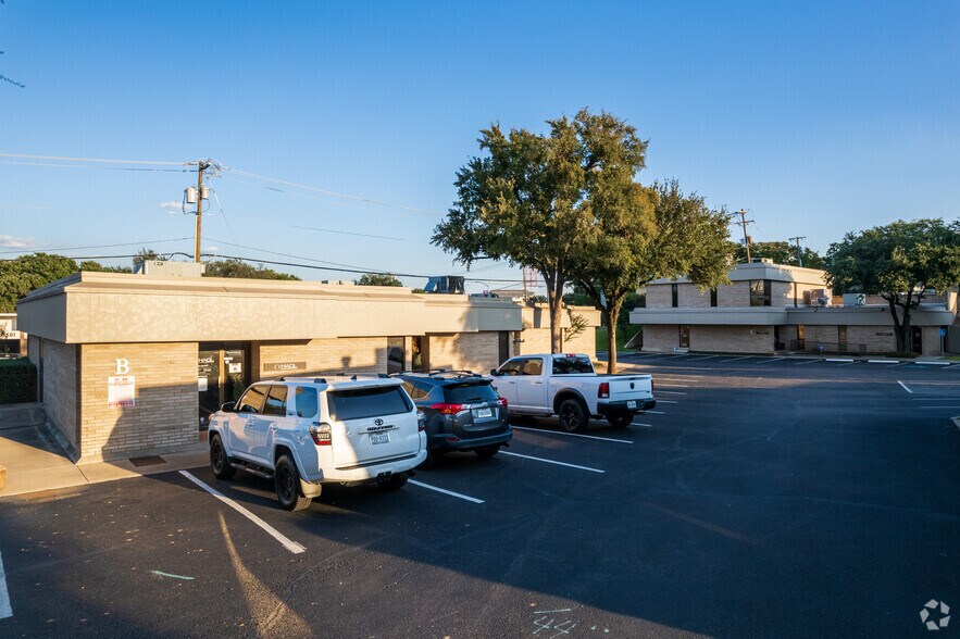 More Photos Of 3600 Hulen St, Fort Worth Office For Lease