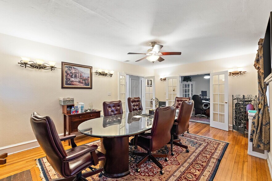 More Photos Of 112 Capitol Trl, Newark Medical For Sale