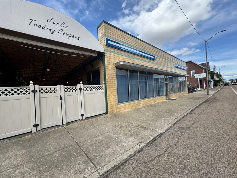 More Photos Of 35 W Main St, Mascoutah General Retail For Lease
