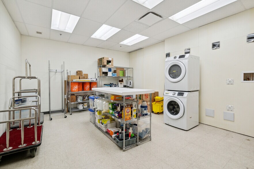 More Photos Of 934 6 Av SW, Calgary Storefront Retail Office For Lease