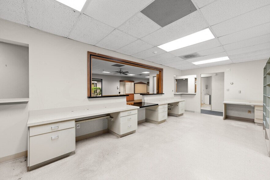 More Photos Of 13414 Medical Complex Dr, Tomball Medical For Sale
