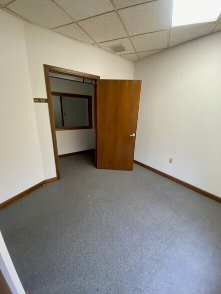 More Photos Of 110 W Walnut St, Salina Medical For Lease