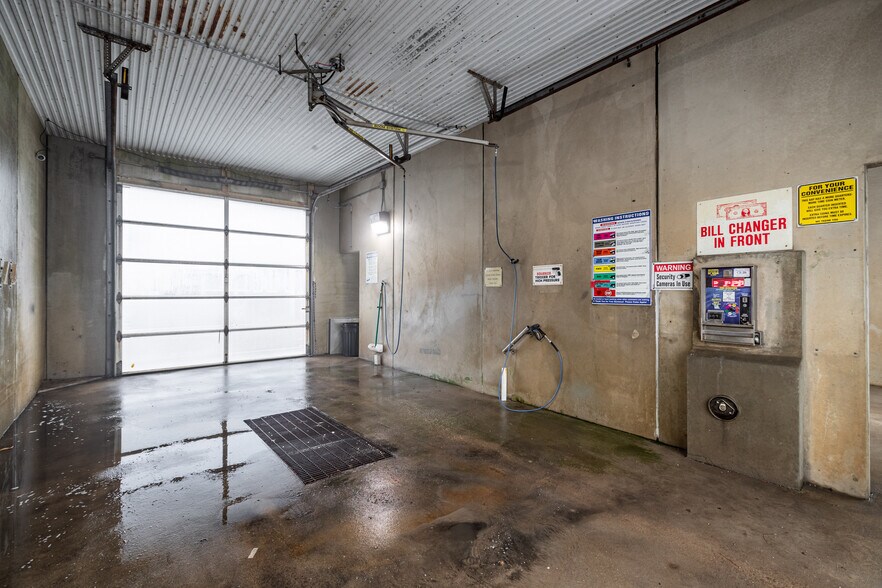 More Photos Of 581 Lester Ave, Onalaska Carwash For Sale