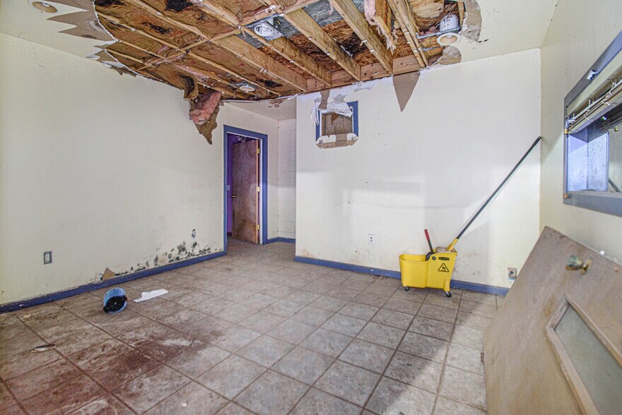 More Photos Of 10415 Fenkell St, Detroit Freestanding For Sale