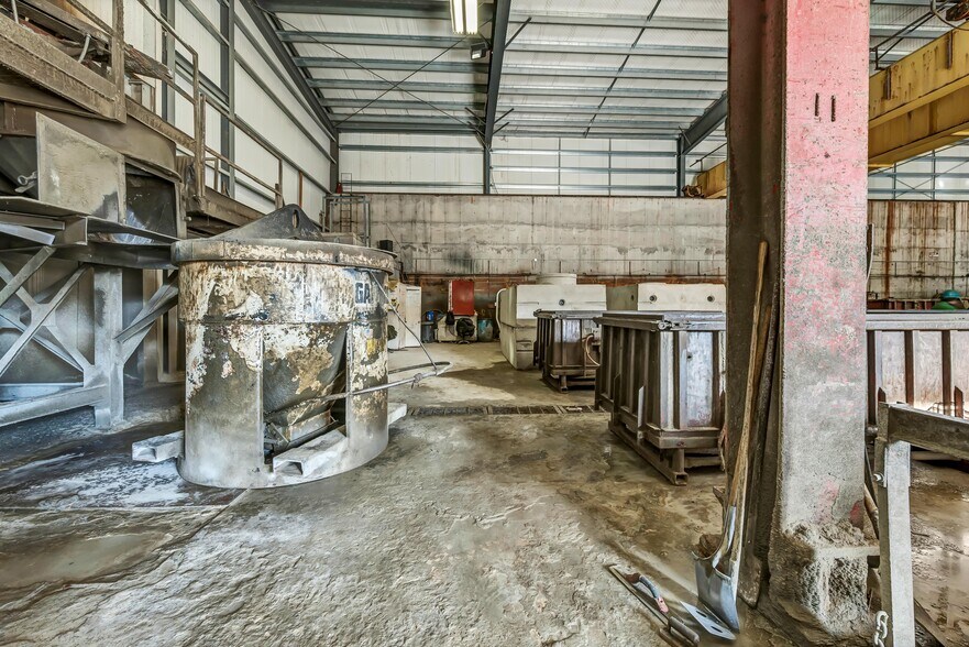 More Photos Of 41 Padanaram Rd, Danbury Manufacturing For Sale