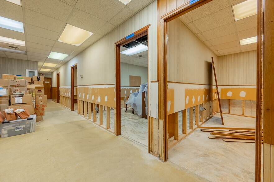 More Photos Of 65 E Main St, Pulaski Coworking Space