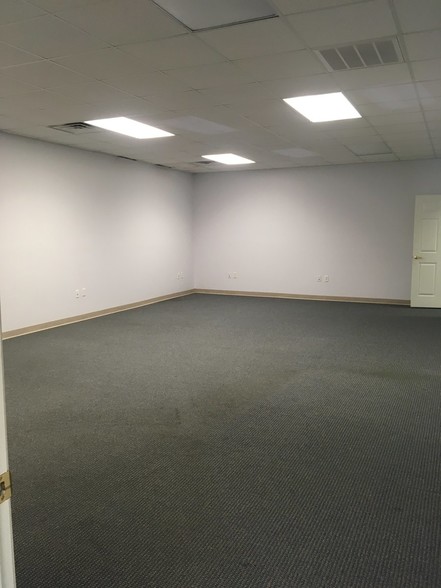 More Photos Of 100 Omalley Dr, Summerville Office For Sale