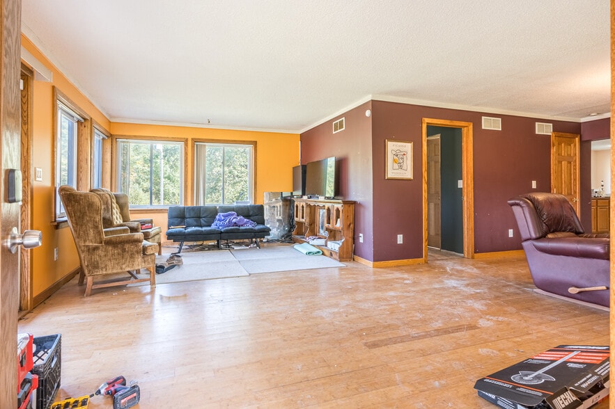 More Photos Of 5852 County Line Rd, Coleman Specialty For Sale