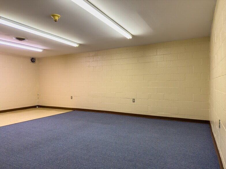 More Photos Of 1679 E State Route 29, Urbana Showroom For Sale