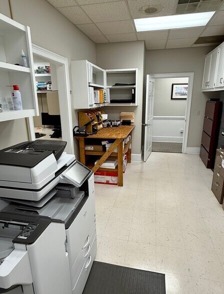 More Photos Of 150 N 9th St, West Columbia Office For Sale