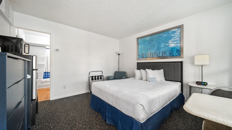 More Photos Of 1010 E Front St, Traverse City Hotel For Sale