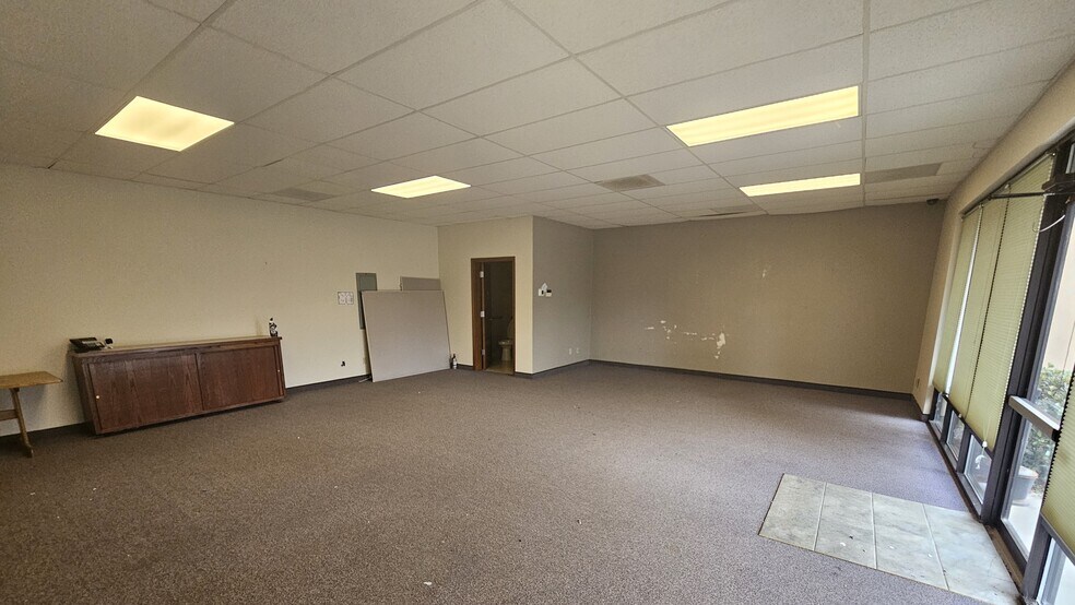 More Photos Of 1933 Belmont Loop, Woodland Office For Lease