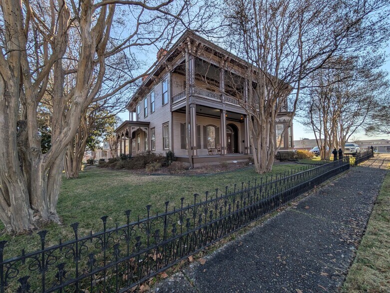 Primary Photo Of 201 S Izard St, Little Rock Office For Sale