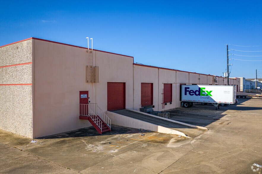 More Photos Of 12701 Executive Dr, Stafford Warehouse For Lease