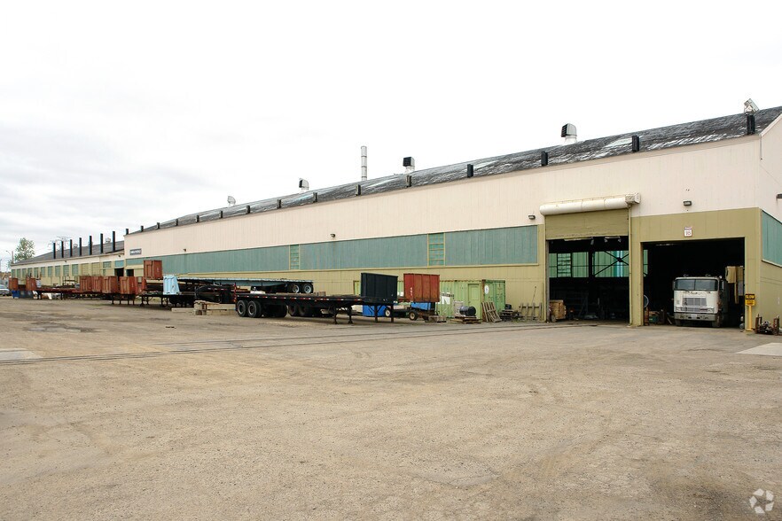 Primary Photo Of 2500 W County Road B, Roseville Manufacturing For Lease