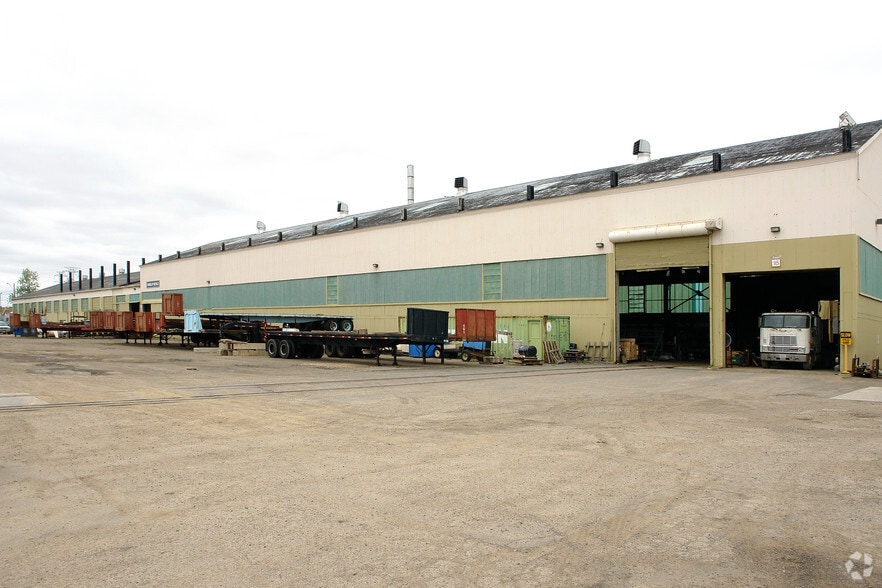 More Photos Of 2500 W County Road B, Roseville Manufacturing For Lease