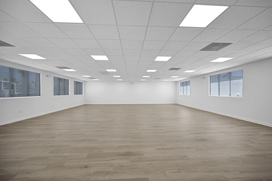 More Photos Of 210 NE 68th St, Miami Warehouse For Sale